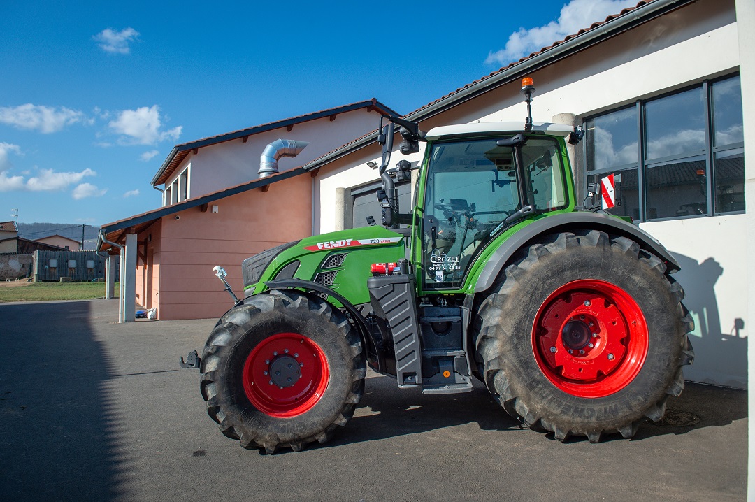Tracteur qui représente le secteur d'activité de l'agroéquipement et de la conduite de matériels